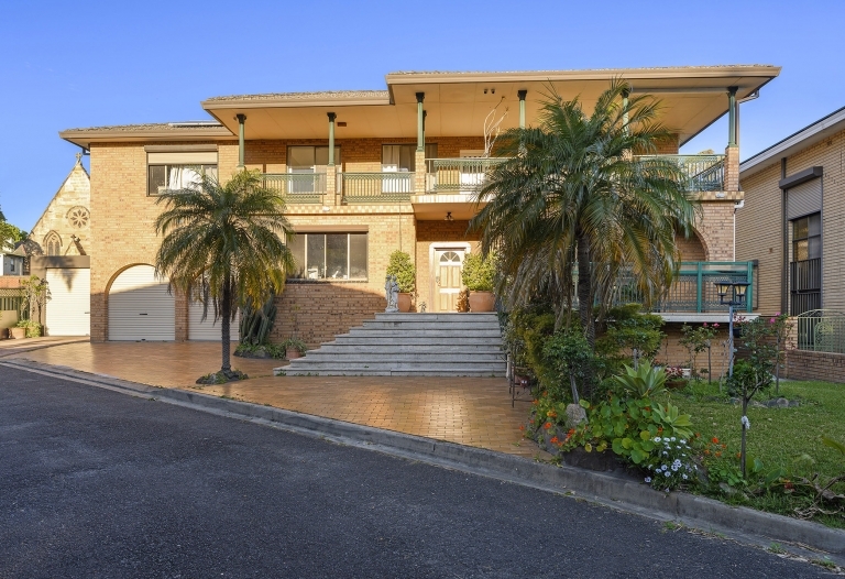 Luxurious 6 bedroom house for sale in Burwood!