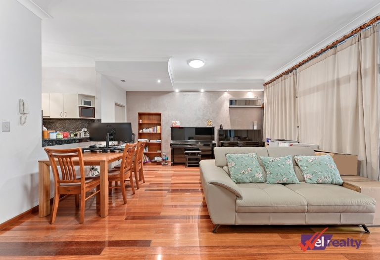 Prime Location - 2 Bedroom,1 Bathroom Apartment!